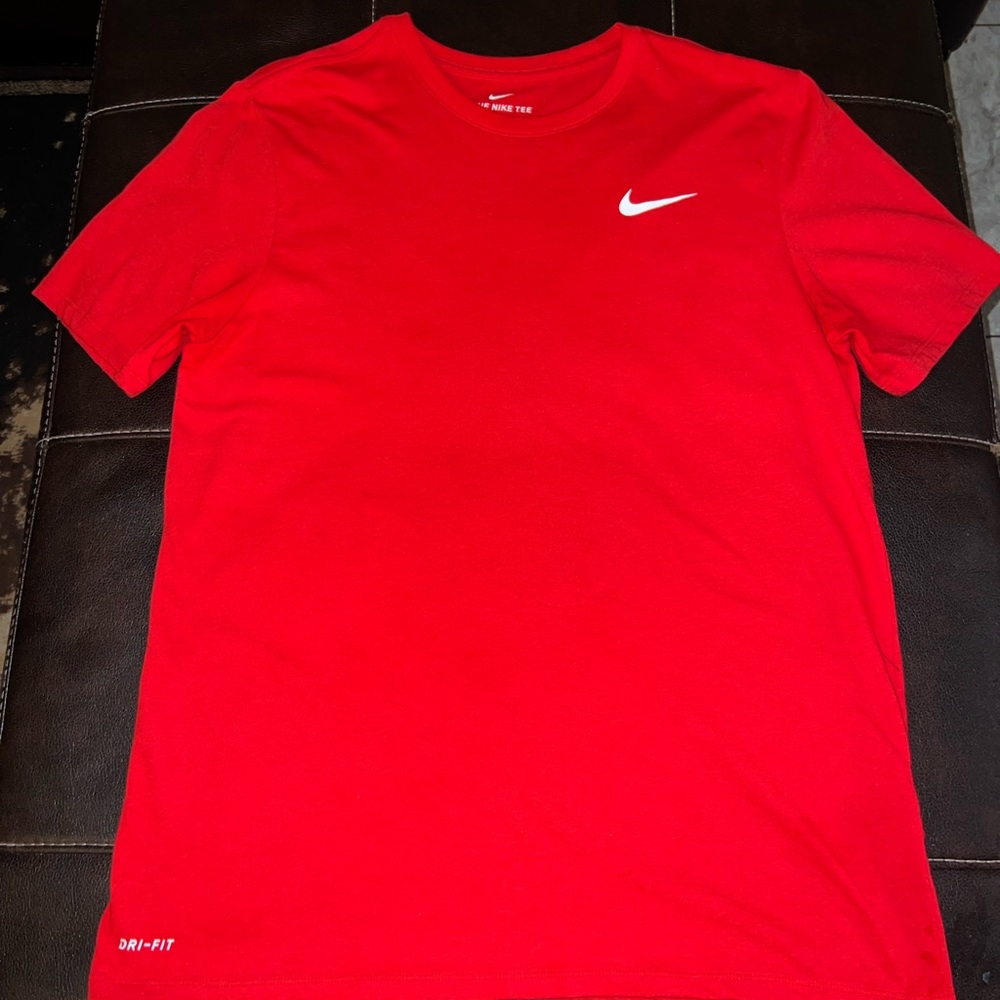 Red Nike shirt . Large men
